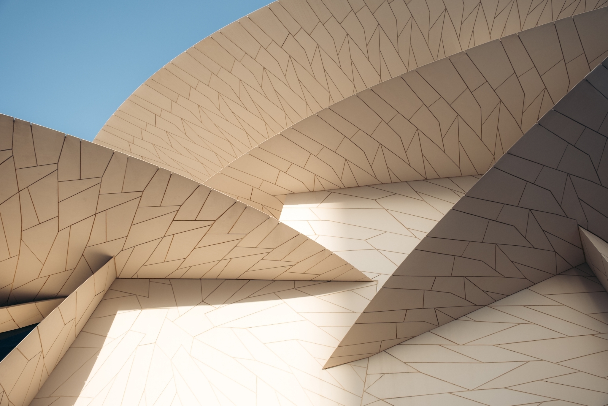 THE GEOMETRIC CURVATURE OF THE NATIONAL MUSEUM OF QATAR